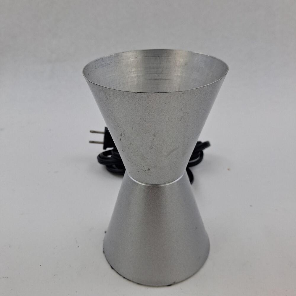 Ken UL Listed Motion And Glitter Lamp Base Model 2000 120V 25W Silver Cone